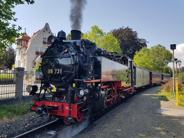 Mit Dampf und auf schmaler Spur rattern wir ins Zittauer Gebirge.